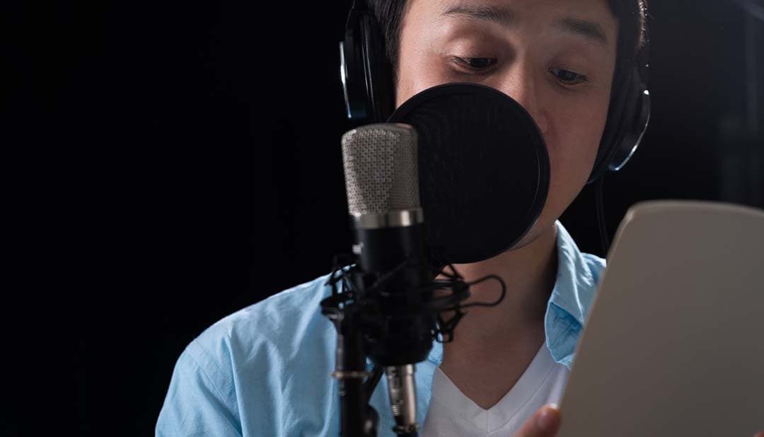 Locutor para grabación de comerciales, narraciones o canciones